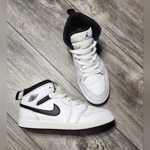 Jordan GRADE SCHOOL Air Jordan 1 Mid GS "White/Black